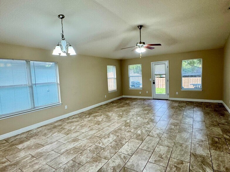 Building Photo - 6074 Serene Pl