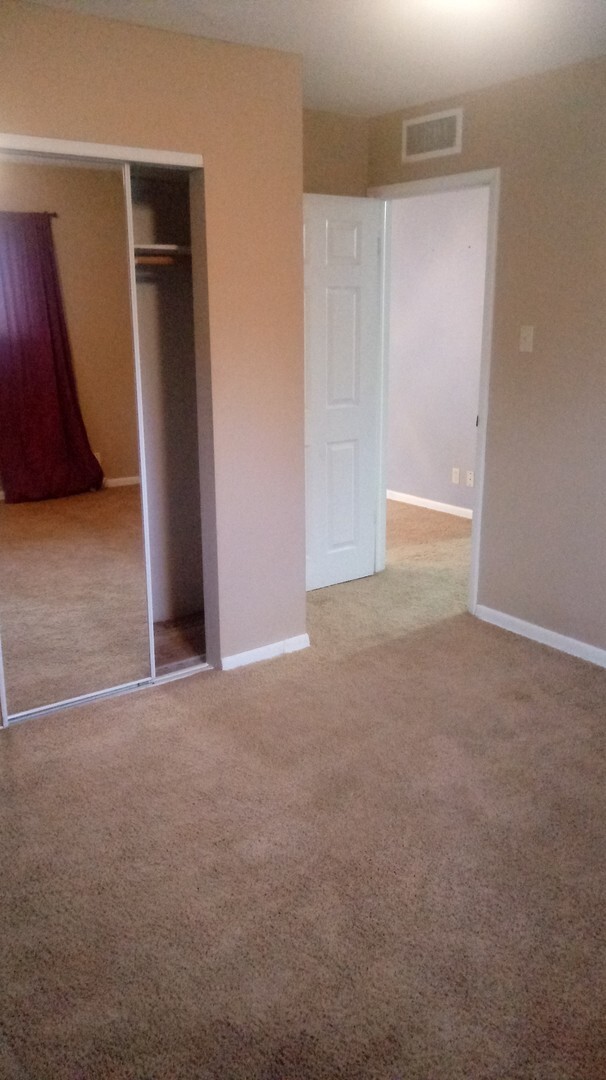 Building Photo - 3BR rancher with appliances and garage. Pr...