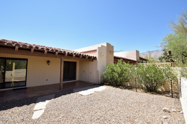 Building Photo - 5066 N Placita Del Lazo