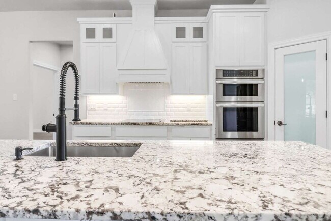 Building Photo - "Charming 4-Bed Oasis with Granite Touches & Cozy Fireplace in Floresville!"