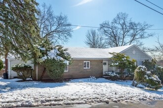 Building Photo - 18 Devon Dr