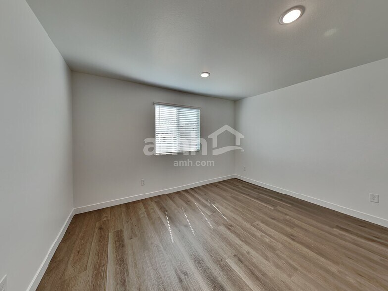 Building Photo - 12627 W Adair Dr