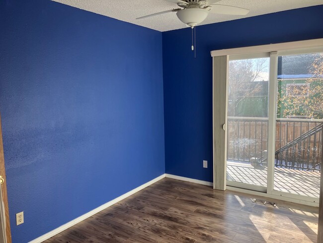 Building Photo - 3 Bed/2 Bath with Fantastic Mountain Views...