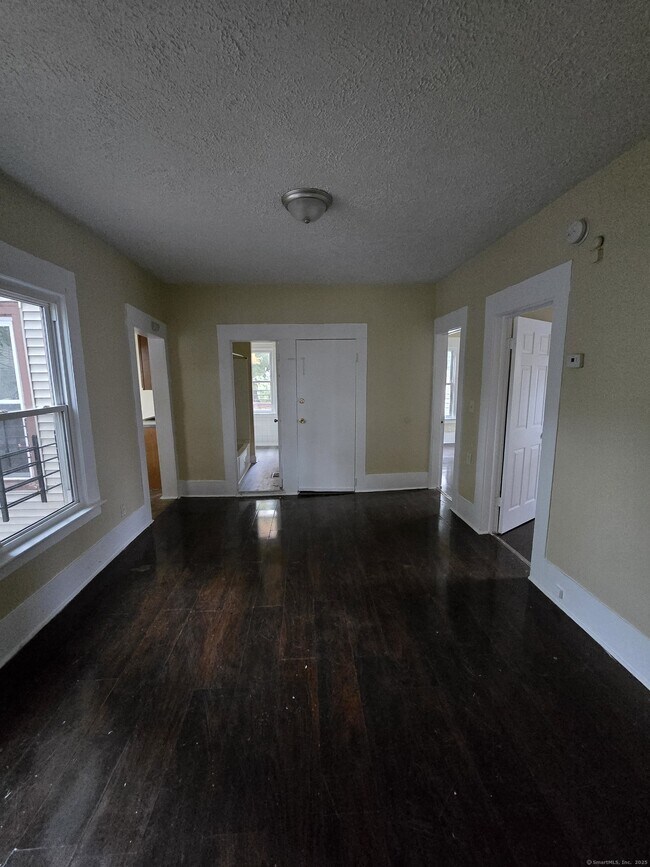 Building Photo - 114 Hurlburt St