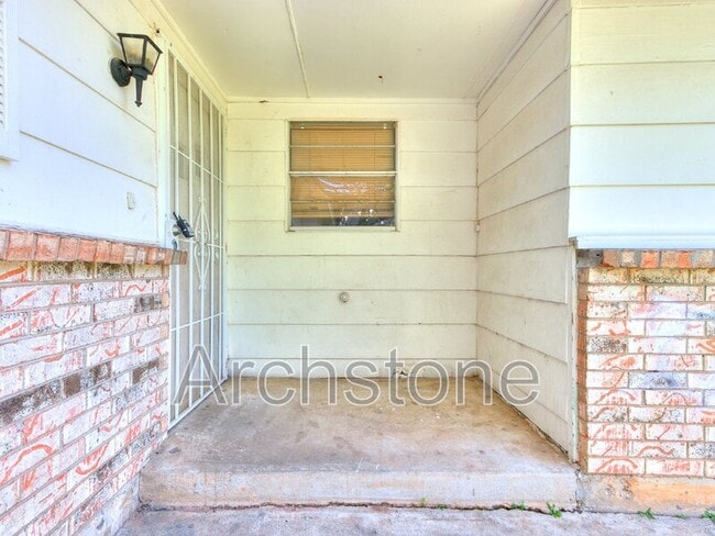 Building Photo - 8814 NE 13th St