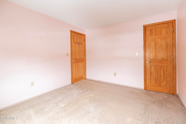 Building Photo - 43 Commons Dr