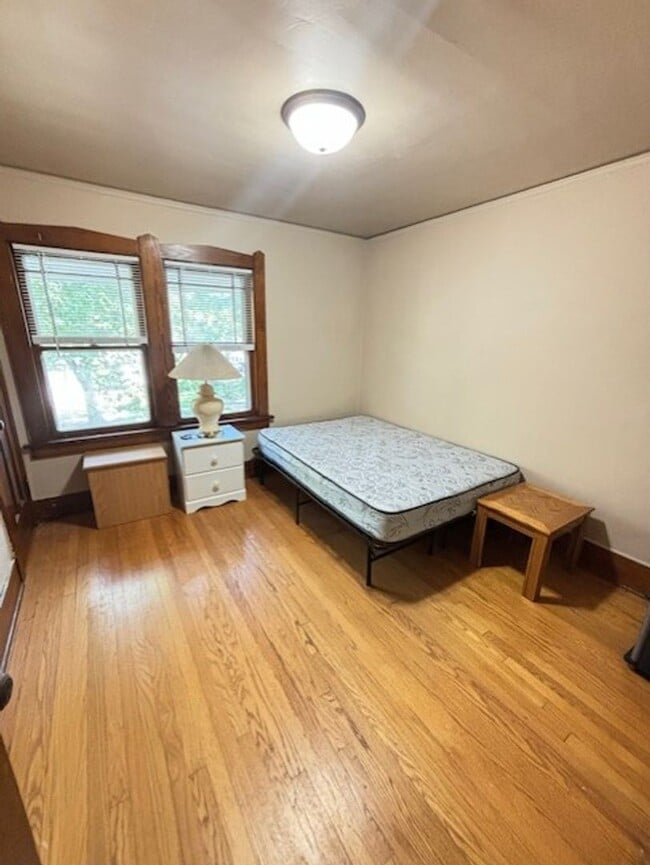 Building Photo - 401 W Elm St