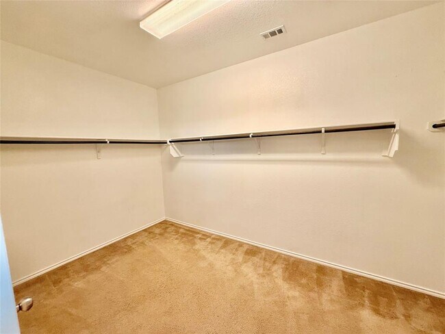Building Photo - 1223 Daffodil Dr