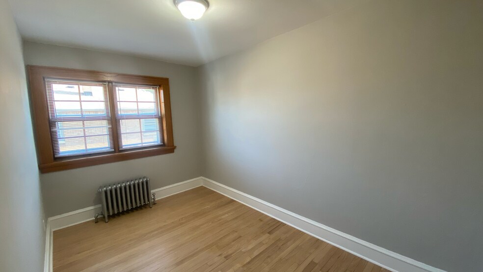 Building Photo - 1802 E Howard Ave