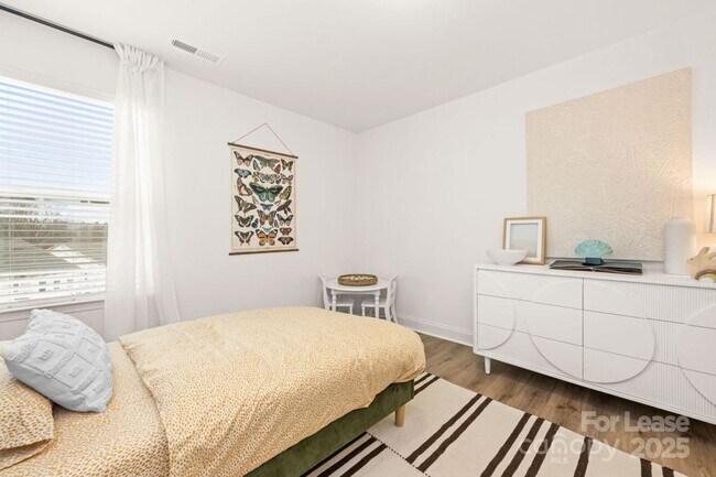 Building Photo - 3308 Glade Dr