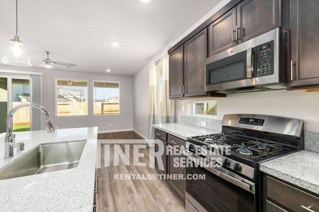 Building Photo - 4224 Roanne Wy