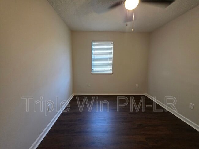 Building Photo - 113 Northfield Dr
