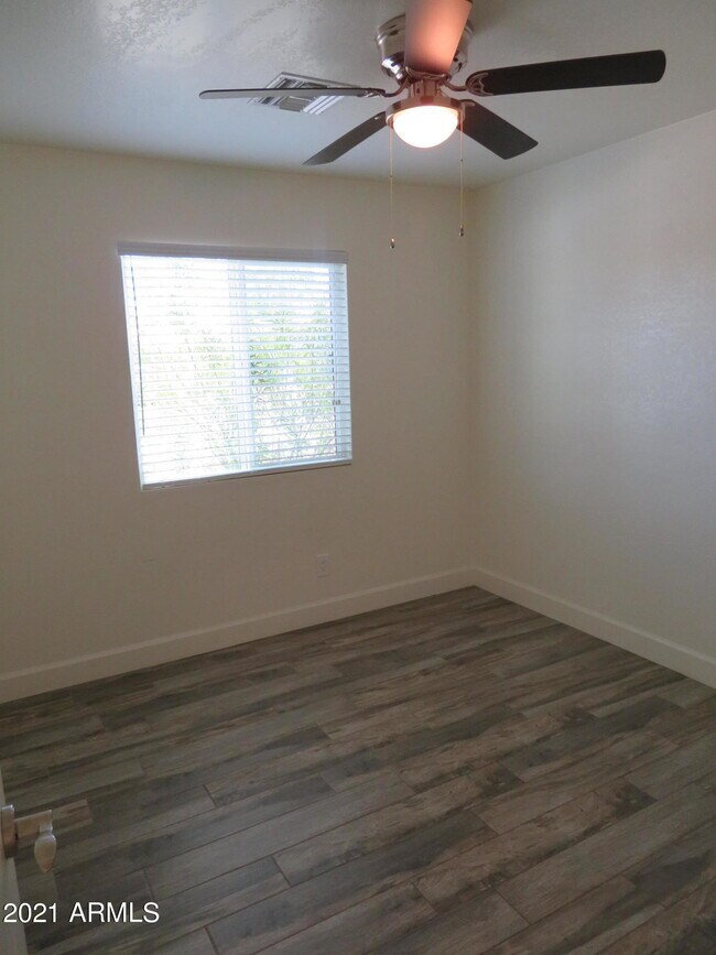 Building Photo - 2156 E Jerome Ave