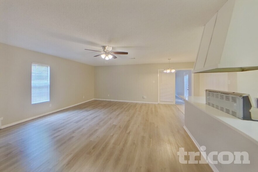 Building Photo - 7309 Hedge Dr