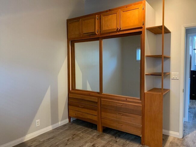 Building Photo - Silverstrand | Oxnard | Newly Renovated 2 Bed + 2 Bath | Office Space!