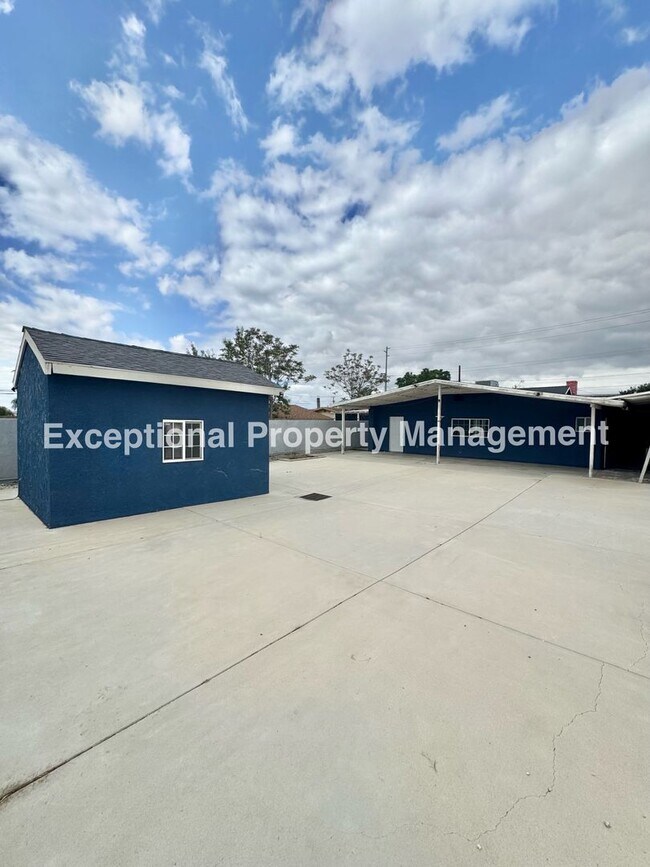 Building Photo - 8047 Laurel Ave