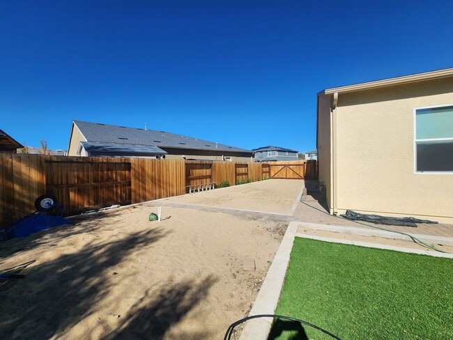 Building Photo - Single story home in the Stonebrook area of Sparks, NV.