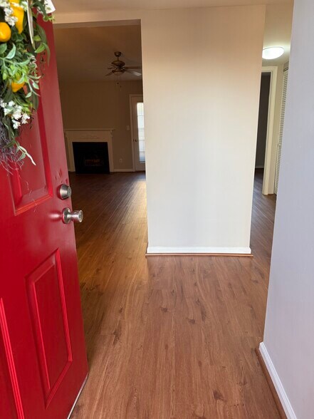 Building Photo - 1414 Deerpond Ln