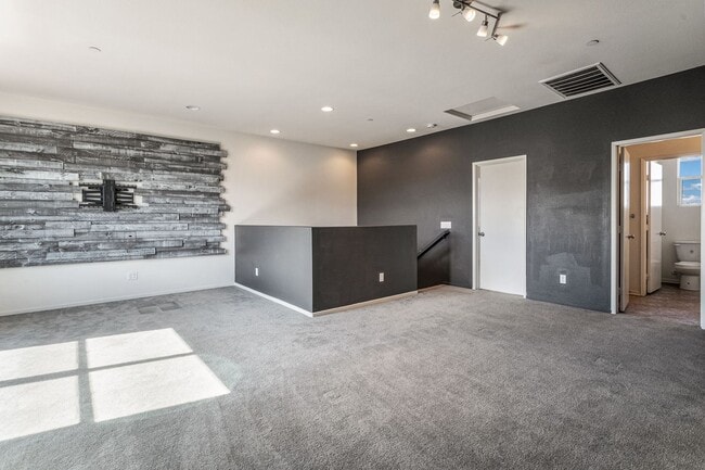 Building Photo - Beautiful 4 Bed 3.5 Bath Home in Great School District!! Located in Montecito.