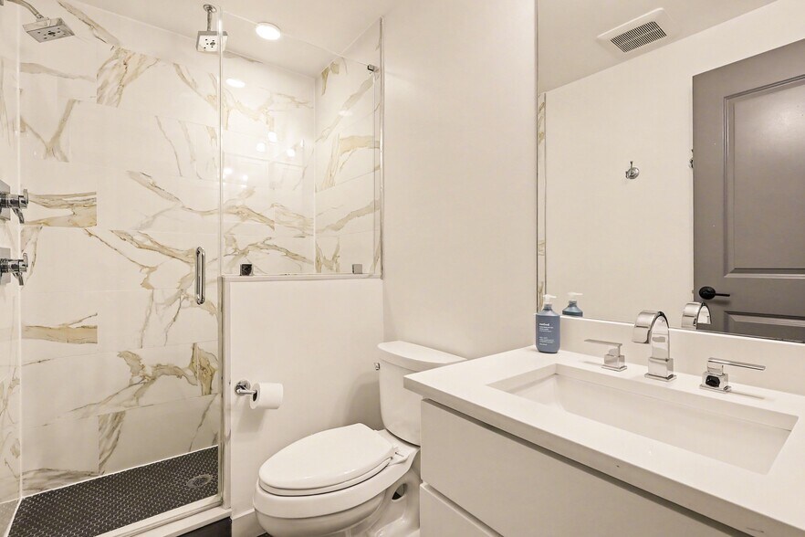 Building Photo - 811 Upshur St NW