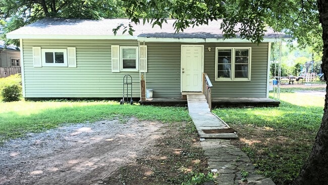 Building Photo - Charming 3-Bedroom Home for Rent!