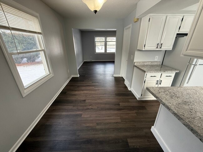 Building Photo - 6755 Woodlake Dr