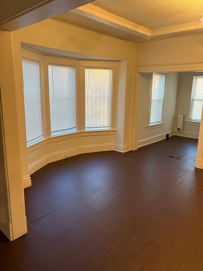 Building Photo - Large 3 bedroom house available