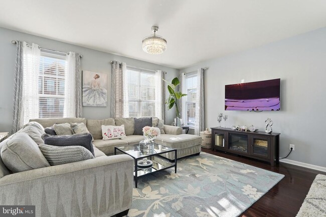 Building Photo - 9052 Isabel Ln