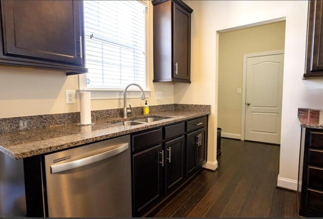 Building Photo - 6778 McCormick Dr