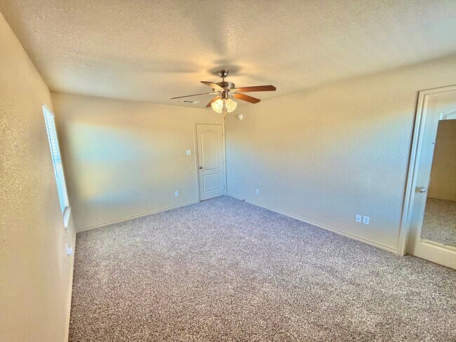 Building Photo - 2415 Isabelle Dr
