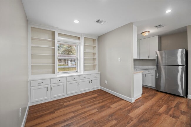 Building Photo - 209 Moss Hill Ln