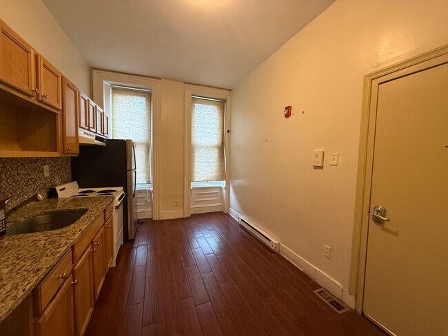 Building Photo - 1819 W Oxford St