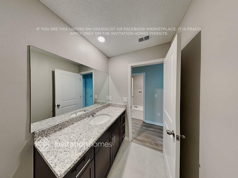 Building Photo - 11942 Miracle Mile Dr