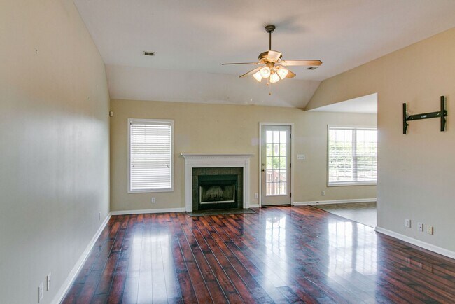 Building Photo - 988 Chardea Ct
