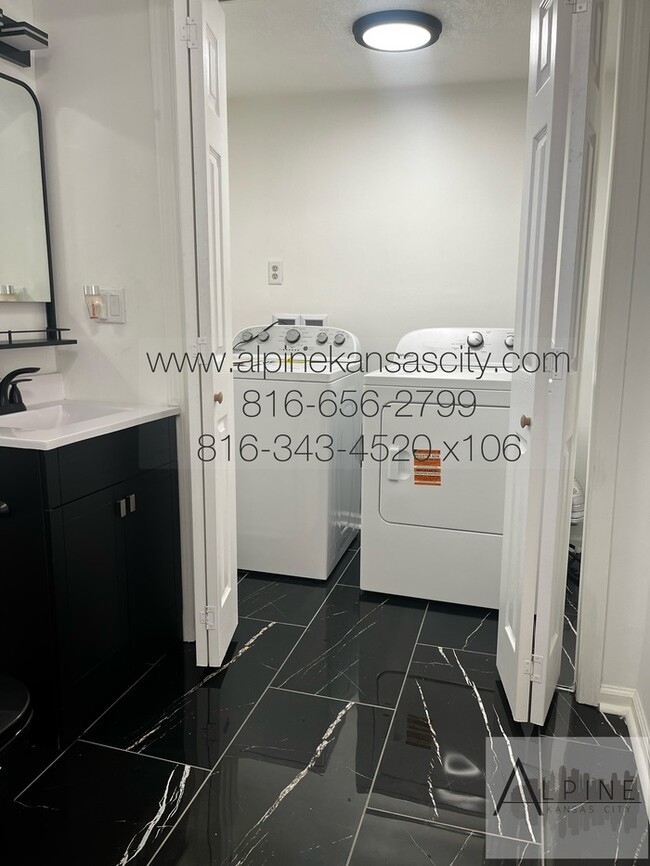 Building Photo - Beautifully Updated Home! Fenced! Vouchers OK!