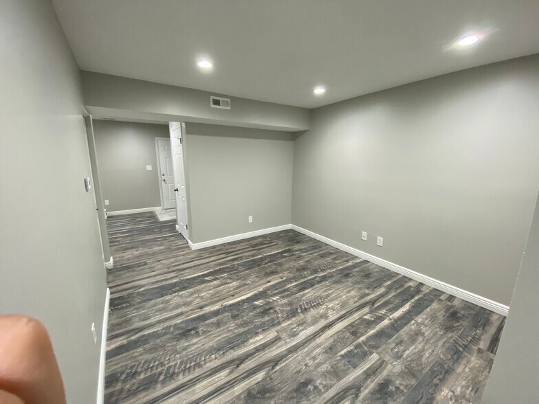 Building Photo - 9057 W Swan Cir