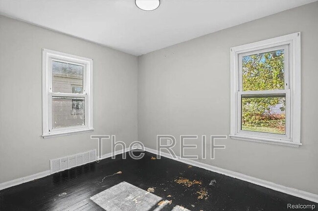 Building Photo - 20045 Greenlawn St