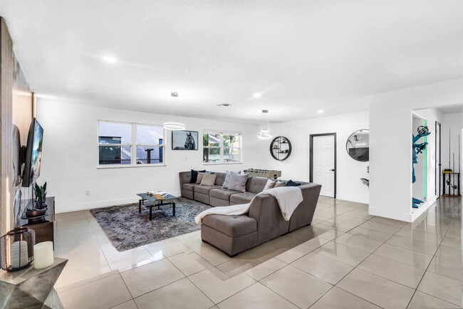 Building Photo - 18725 NE 18th Ave