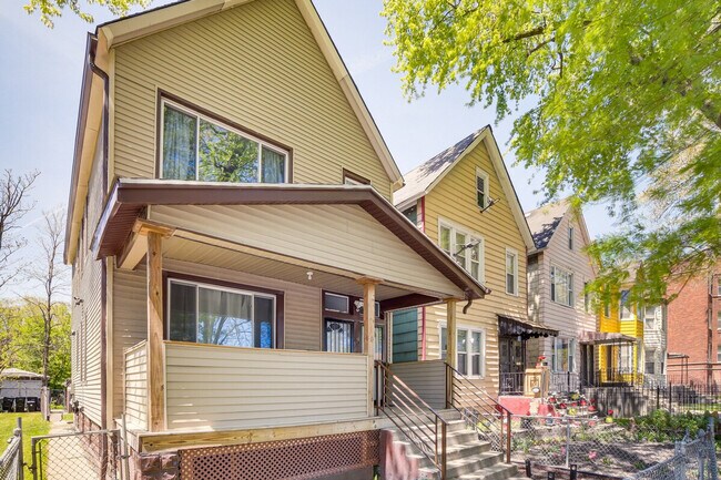Building Photo - 7638 S Drexel Ave