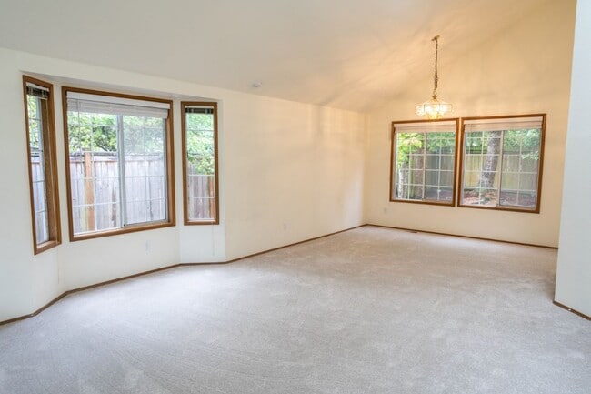Building Photo - 3bd/2.25ba Sammamish House