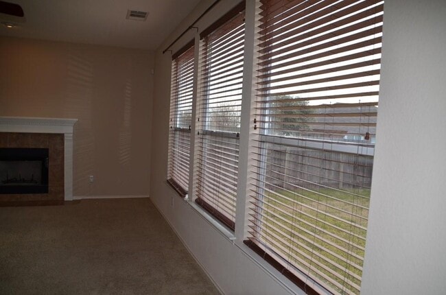 Building Photo - 11201 Dodge Cattle Dr