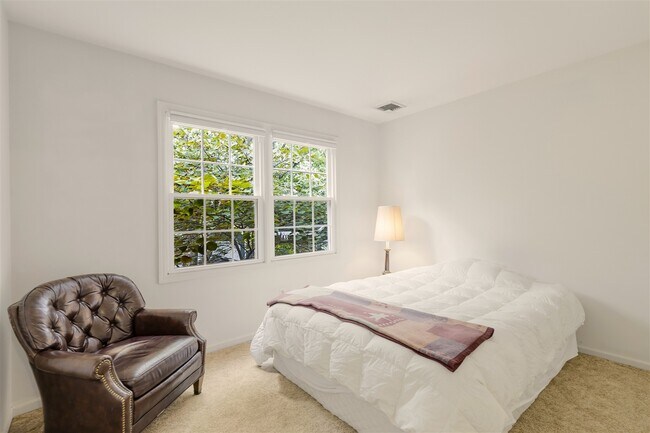 Building Photo - 9 Northbridge Pl
