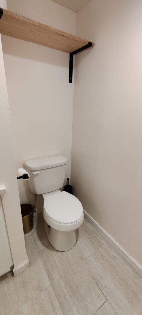 Building Photo - Fully Furnished Studio with Parking in Waikiki