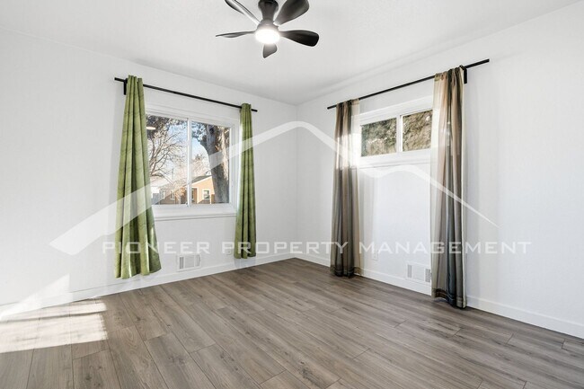 Building Photo - Charming Home with Washer/Dryer and Storage Shed