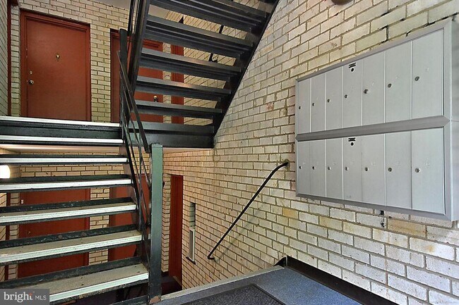 Building Photo - 12305 Braxfield Ct