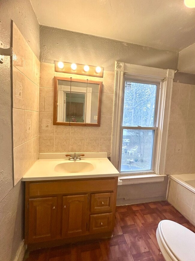 Building Photo - 572-574 Seward  T2