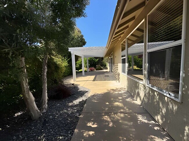 Building Photo - Prestigious Highlands Home for Lease