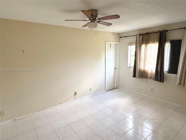 Building Photo - 300 NE 14th Ave