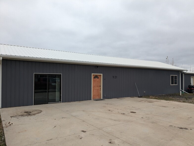 Building Photo - 1121 Roth Ln