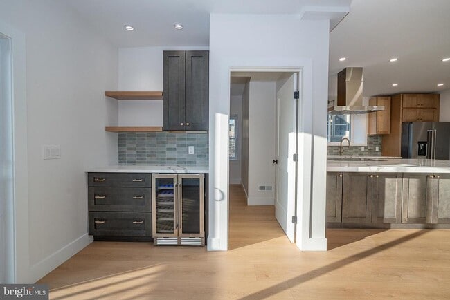 Building Photo - 314 N Essex Ave